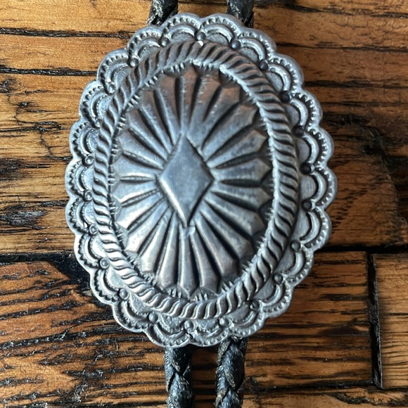 Genuine Bolo Tie of leather and iron - Picture 2 of 5